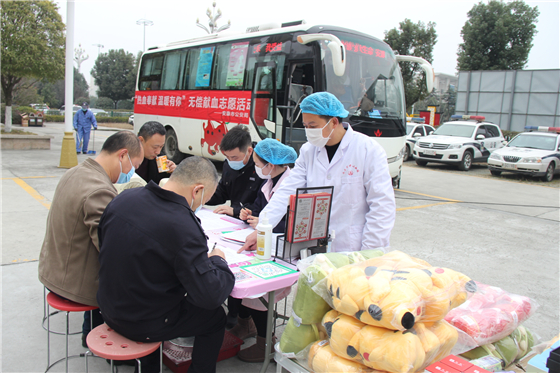 人民警察一心為民，捋袖捐血鐵血柔情——安康市公安局積極開展冬季獻血活動