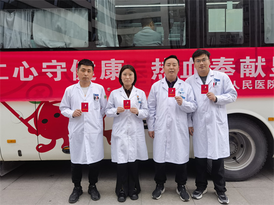 一“臂”之力，踐行醫(yī)者擔(dān)當(dāng)——安康市中心血站聯(lián)合漢濱區(qū)第三人民醫(yī)院開(kāi)展無(wú)償獻(xiàn)血活動(dòng)