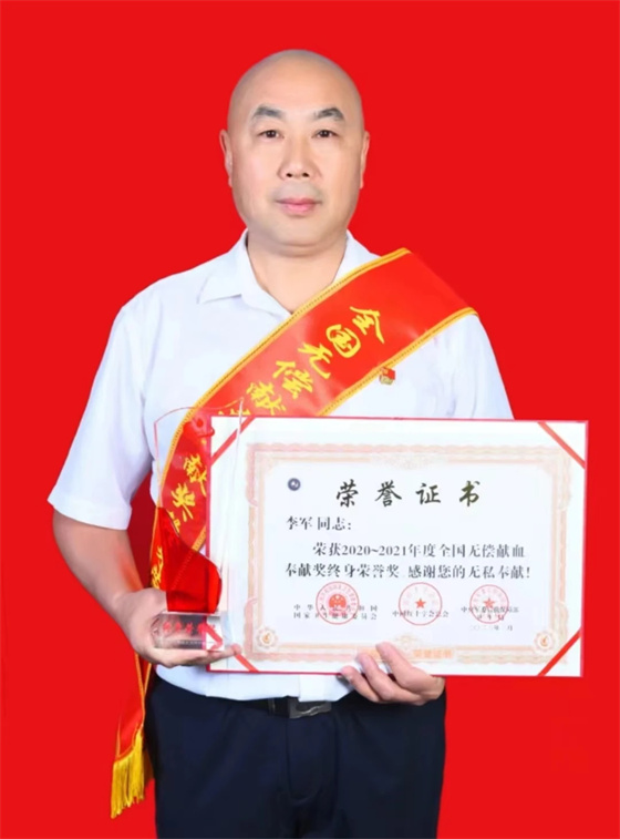 安康李軍，18年獻出“10”個自己……