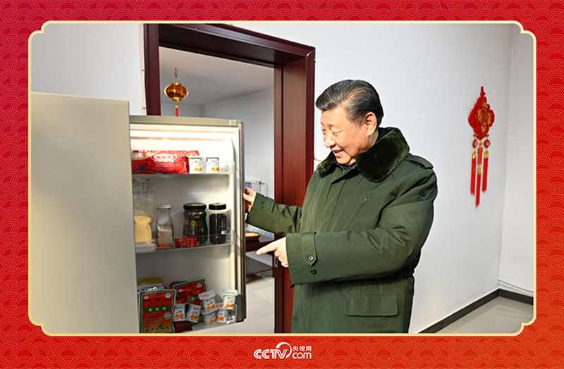 2024年春節(jié)前夕，習(xí)近平總書記在天津第六埠村考察時(shí)，走進(jìn)村民杜洪剛家看望。